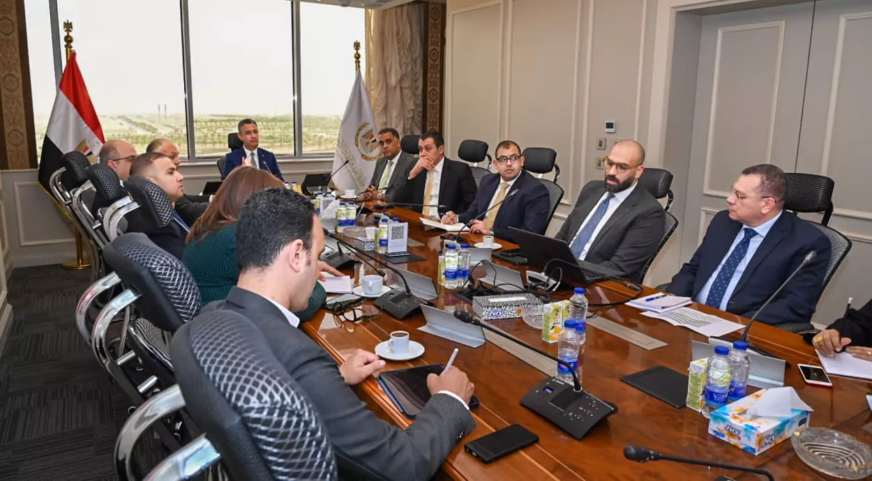 فاروق يتابع مستجدات منظومة كارت الخدمات الحكومية الموحد