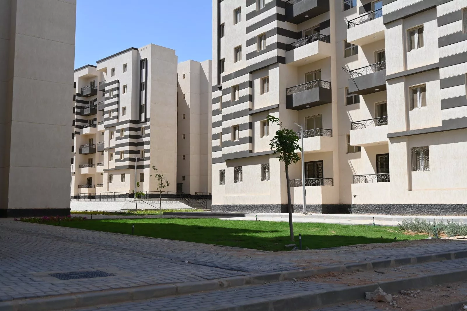 الإسكان تتابع تنفيذ وحدات سكن لكل المصريين بالمدن الجديدة