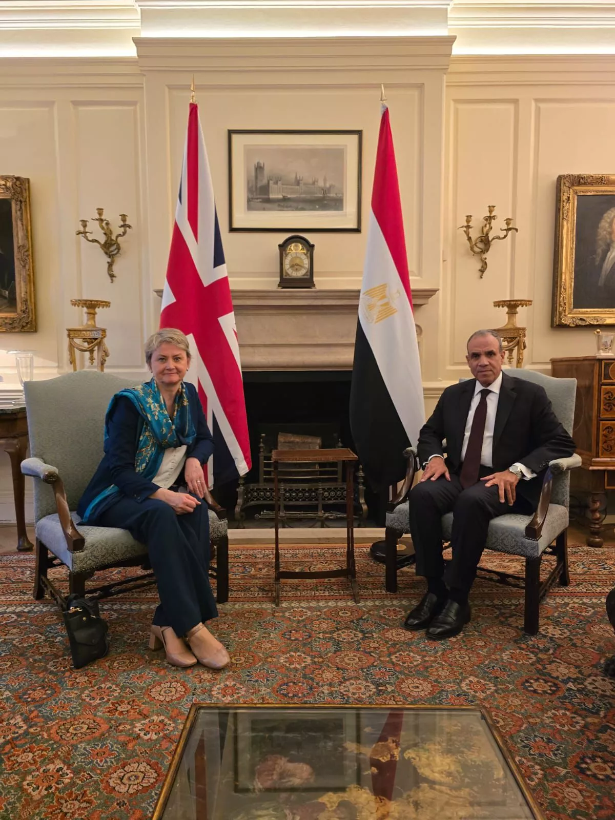وزير الخارجية يجتمع مع وزيرة خارجية المملكة المتحدة