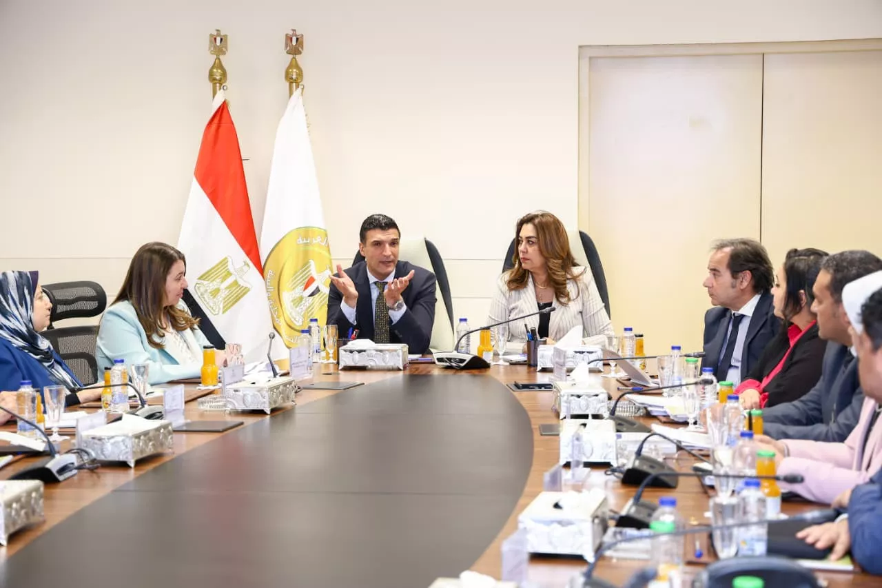 وزيرا التنمية المحلية والصناعة يطلقان المنظومة الإلكترونية لسجل البيانات البيئية الموحدة