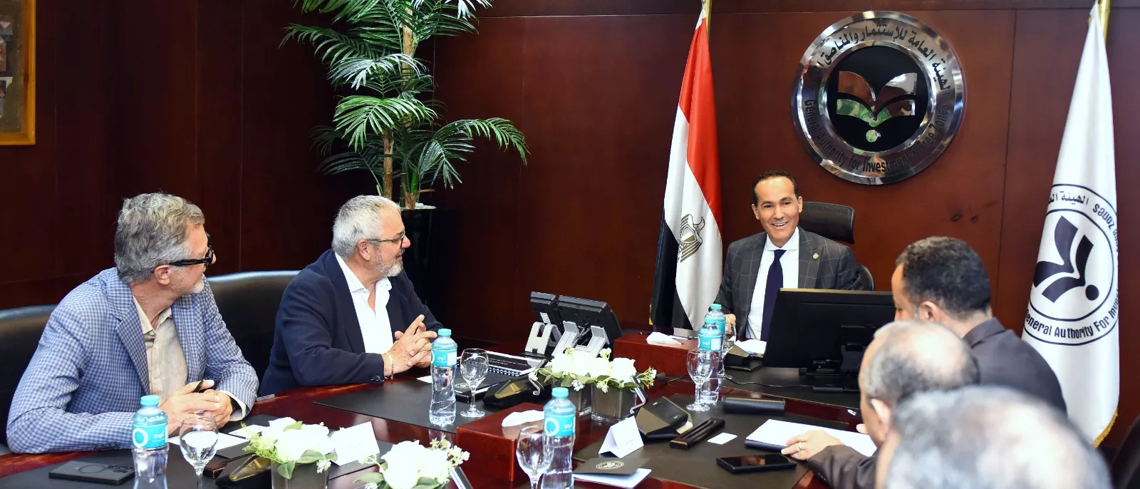 الدكتور محمد عوض يجتمع مع وفد شركة أونيفرس الإيطالية 