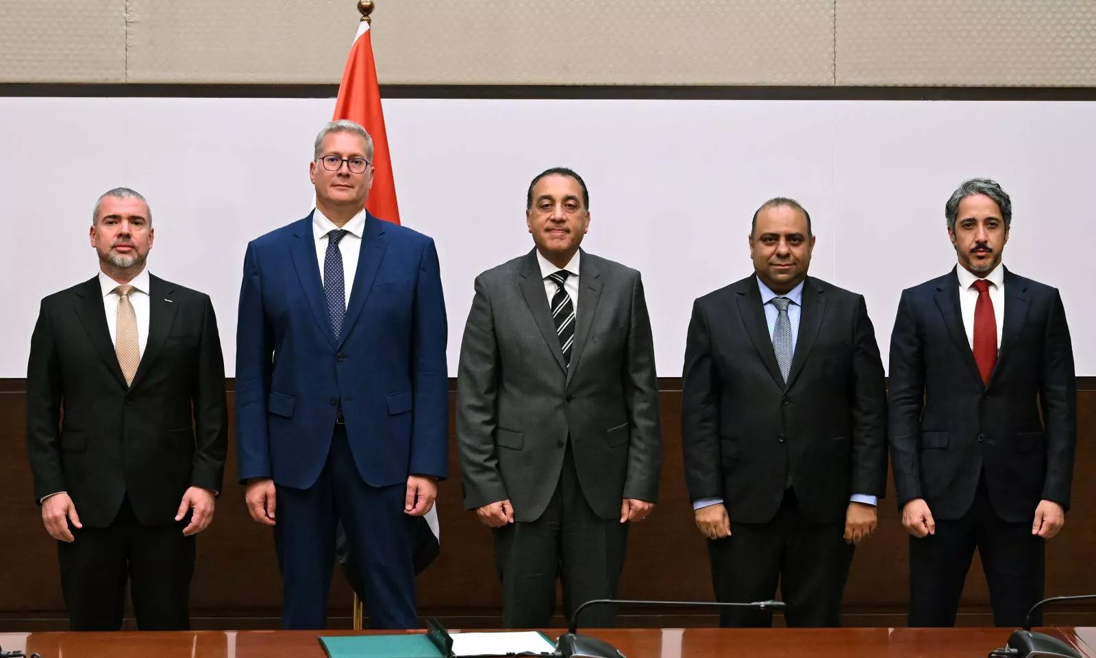 توقيع مذكرة تفاهم بين البترول وشركة إكسون موبيل العالمية