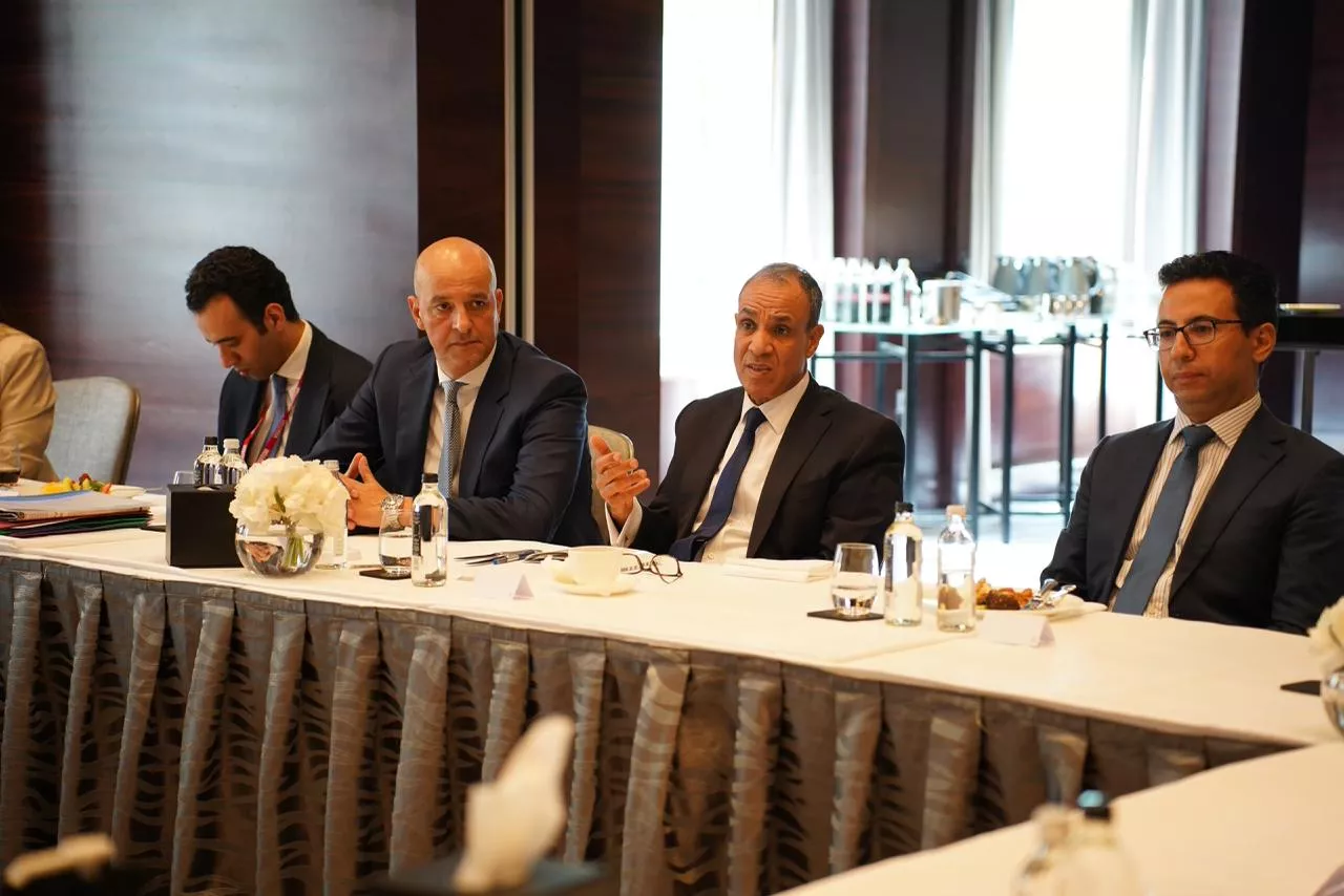 وزير الخارجية يلتقي رؤساء مجالس الإدارة والمديرين التنفيذيين للشركات البريطانية