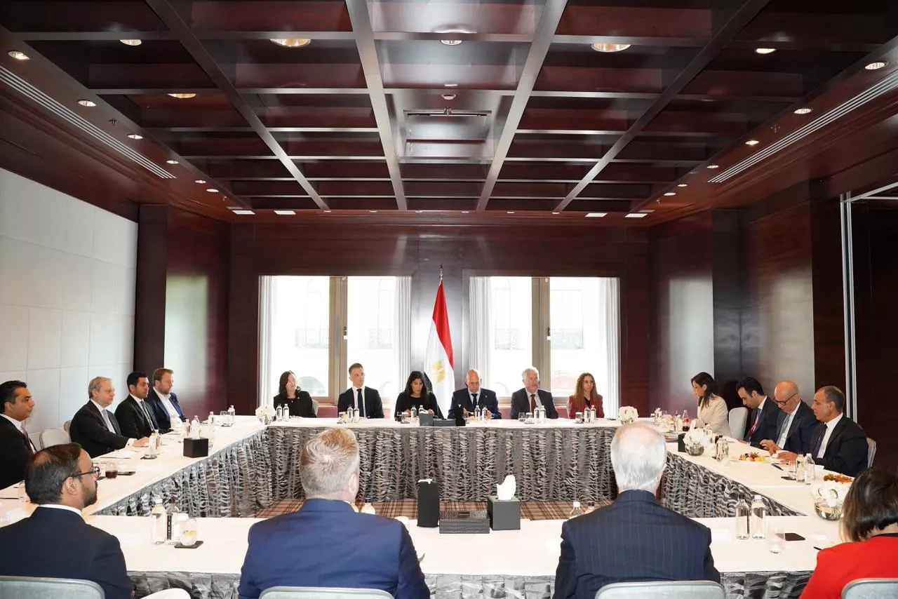 وزير الخارجية يلتقي رؤساء مجالس الإدارة والمديرين التنفيذيين للشركات البريطانية