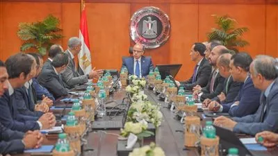 وزير «الاستثمار» يبحث فرض التعاون مع «ڤودافون» في ميكنة منظومة التجارة
