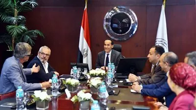 «أونيفرس» الإيطالية تستهدف تأسيس مصنعين للملابس الجاهزة في مصر