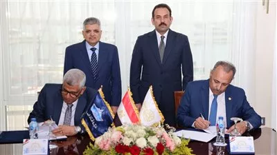 توقيع إتفاق بين «قناة السويس» وجهاز مستقبل مصر لتطوير وتطهير البحيرات المصرية