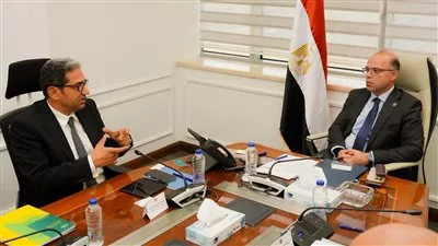 وزير «الاستثمار» يبحث مبادرة «أفريكسيم بنك» لوضع مصر كمركز قاري لإعادة التصدير