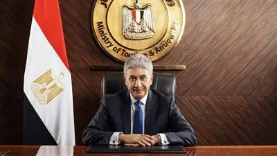 وزير «السياحة» يقرر تشكيل لجنة لتجهيز فعاليات الكسوف الكلي للشمس