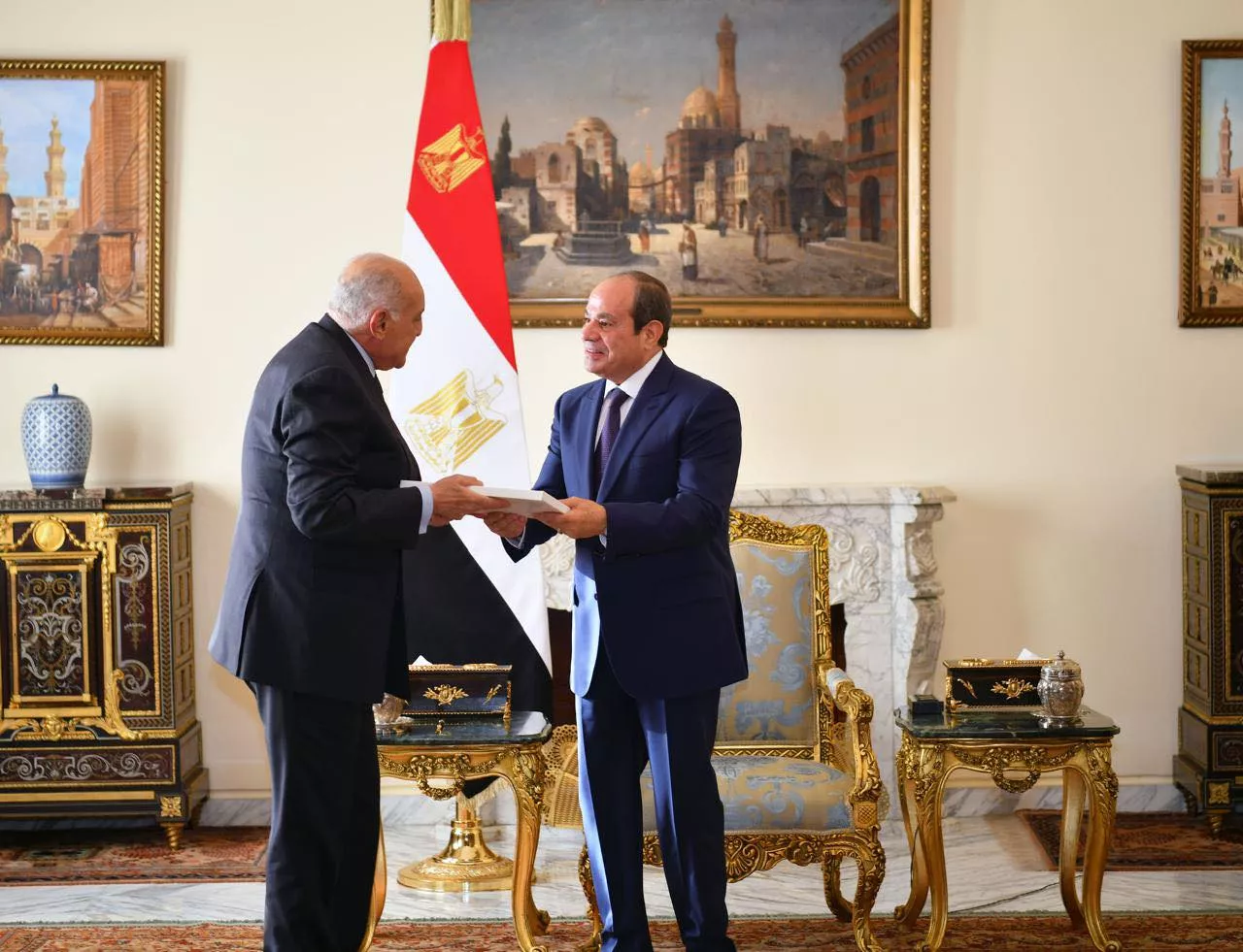 الرئيس السيسى يستقبل وزير الشئون الخارجية الجزائرى ويتسلم رسالة من عبد المجيد تبون