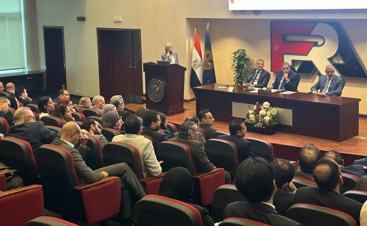 إسلام عزام يجتمع مع أعضاء المنتدبين لشركات التأمين