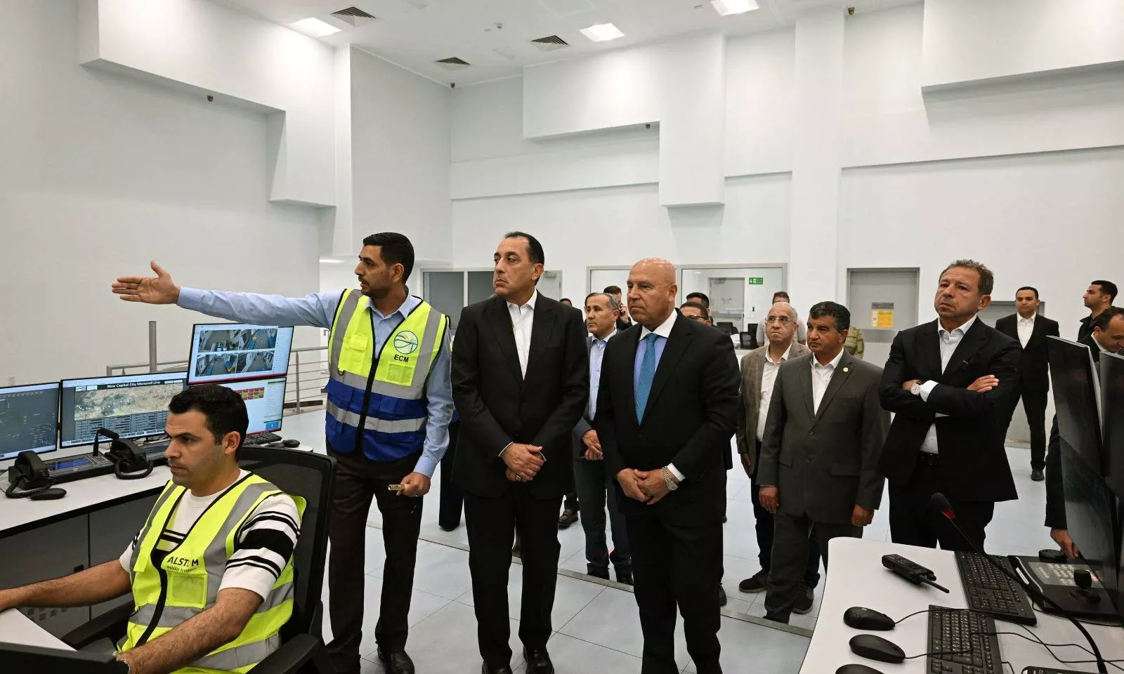 رئيس الوزراء يتفقد المرحلتين الأولى والثانية من مشروع مونوريل شرق النيل 