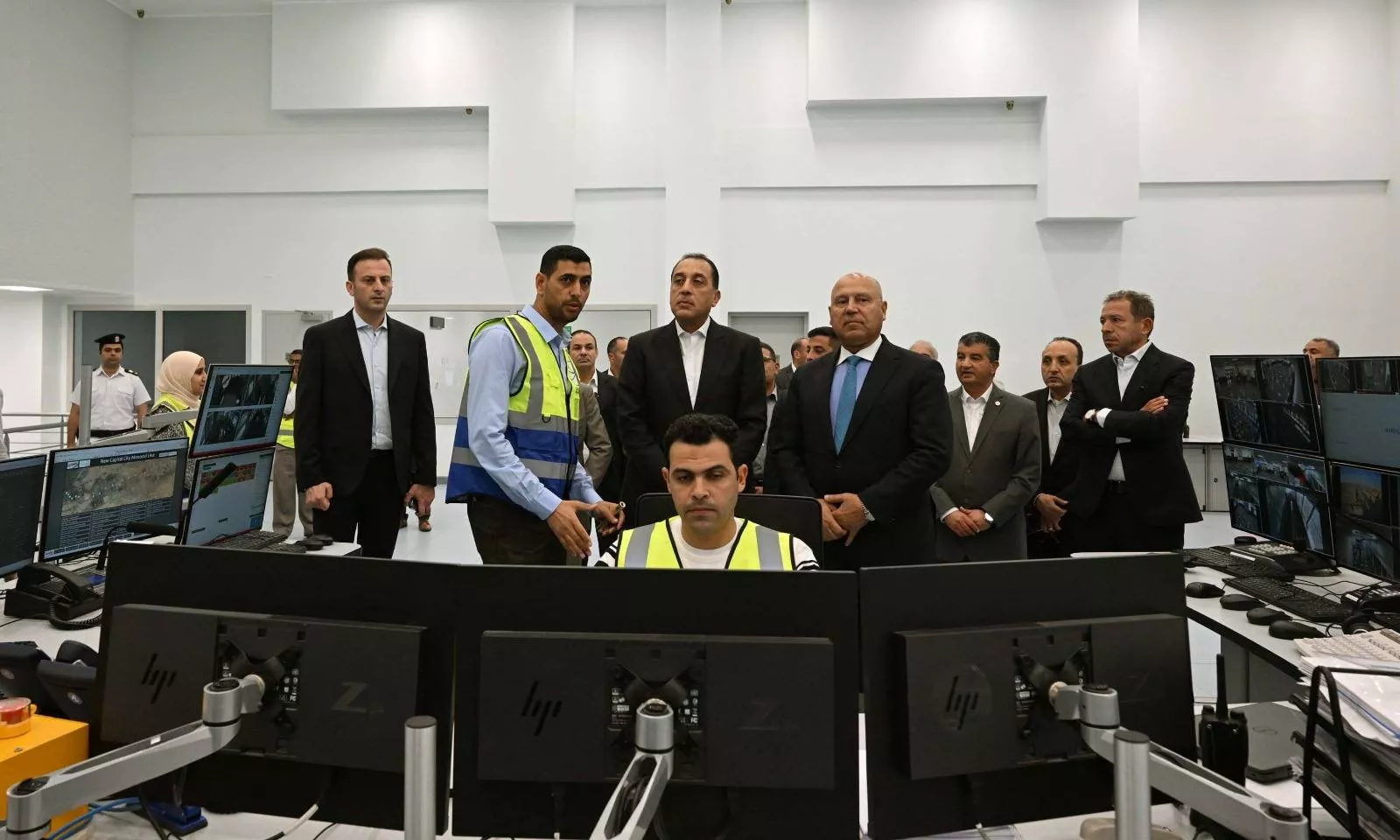 رئيس الوزراء يتفقد المرحلتين الأولى والثانية من مشروع مونوريل شرق النيل 