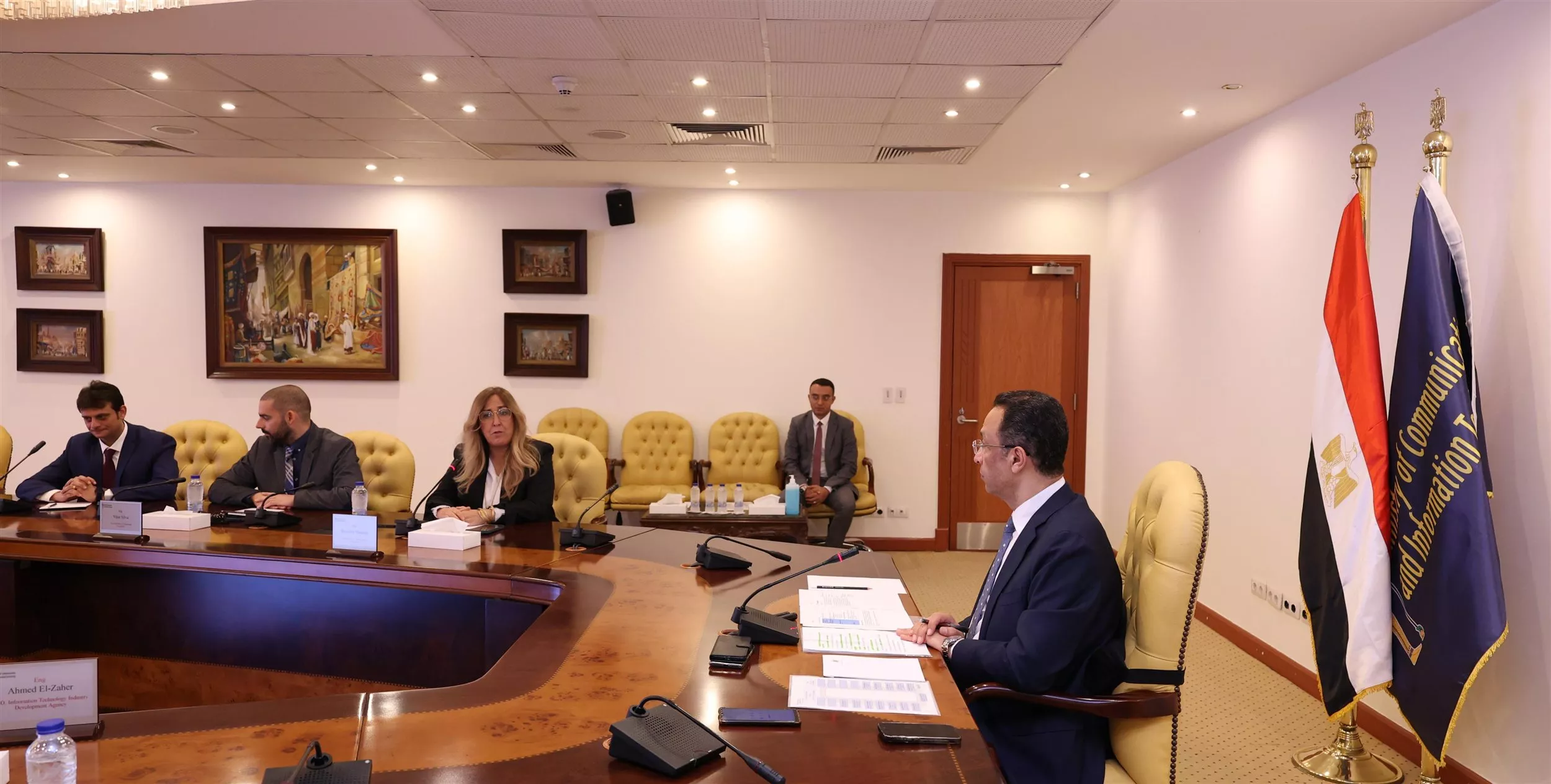 وزير الاتصالات يجتمع مع الرئيس التنفيذي بشركة فاوندإيفر