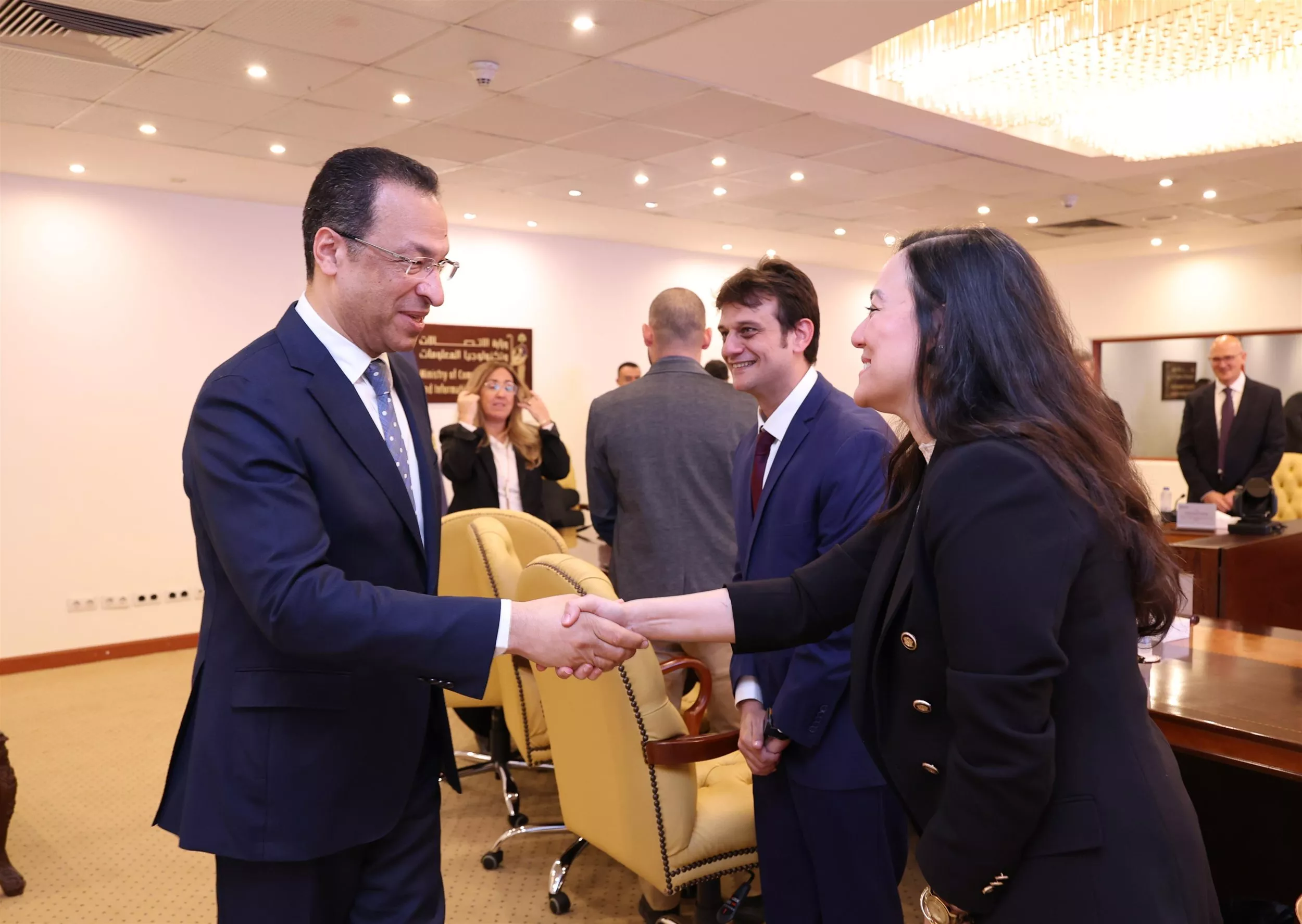 وزير الاتصالات يجتمع مع الرئيس التنفيذي بشركة فاوندإيفر