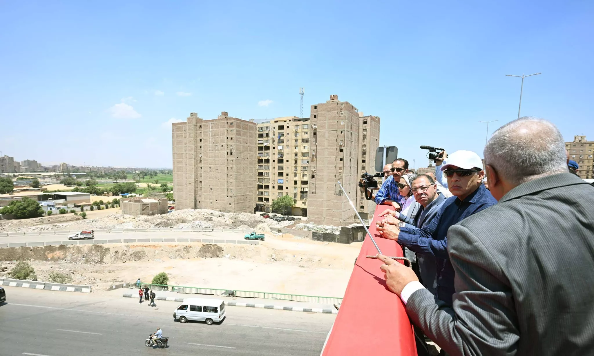 رئيس الوزراء يتفقد محور عمرو بن العاص