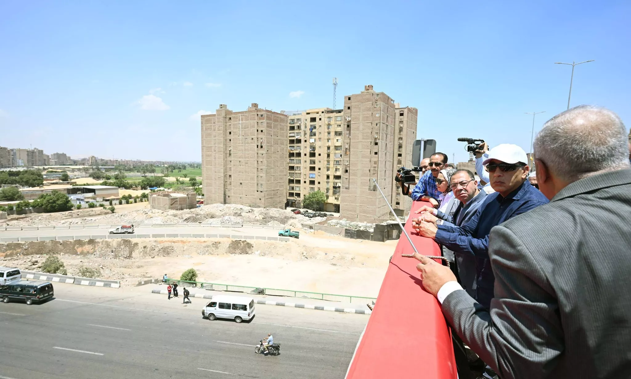 رئيس الوزراء يتفقد محور عمرو بن العاص