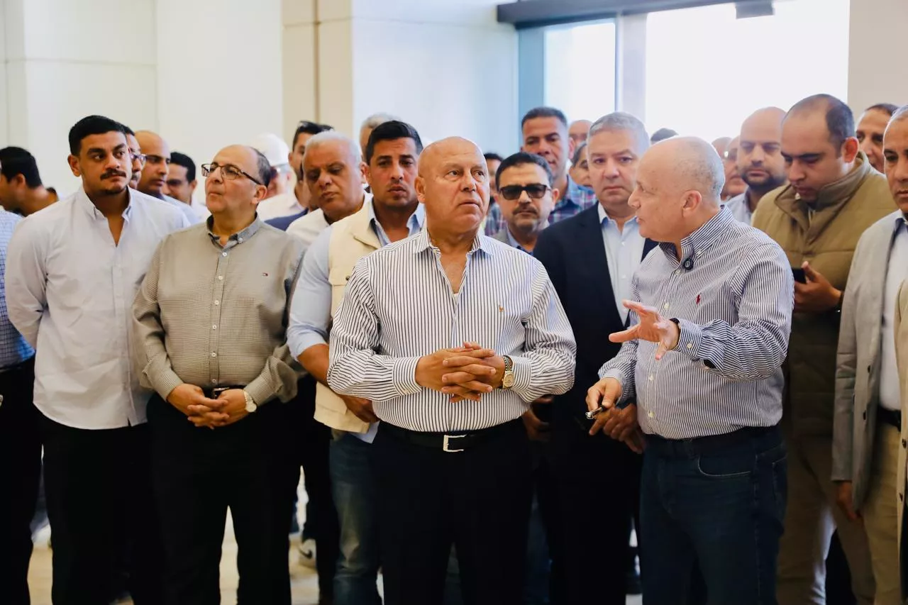 وزير النقل يتفقد أعمال تطوير ميناء السخنة