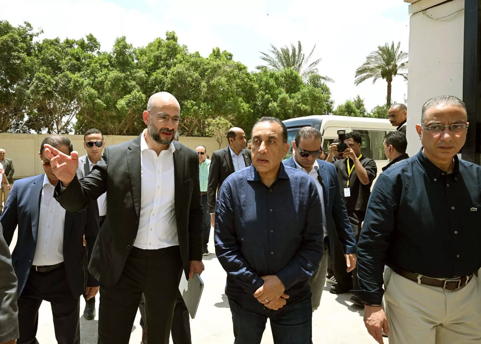 رئيس الوزراء يتفقد مصنع شركة إيفا فارما