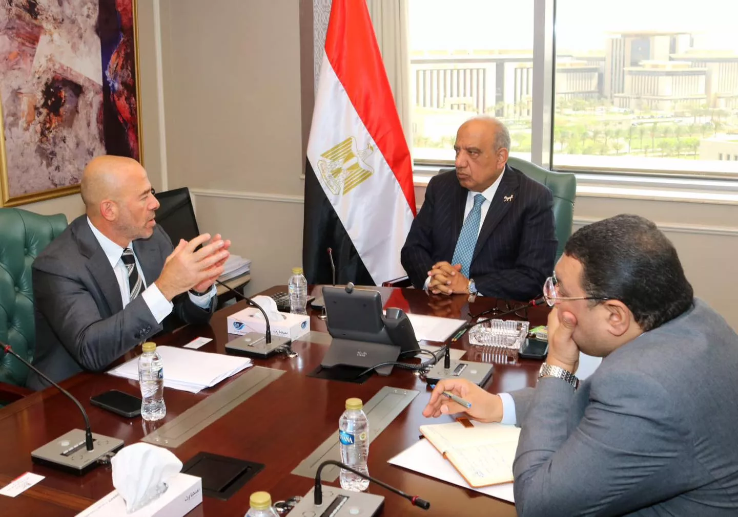 وزير الكهرباء يجتمع مع رئيس مجلس إدارة مجموعة إنكوم