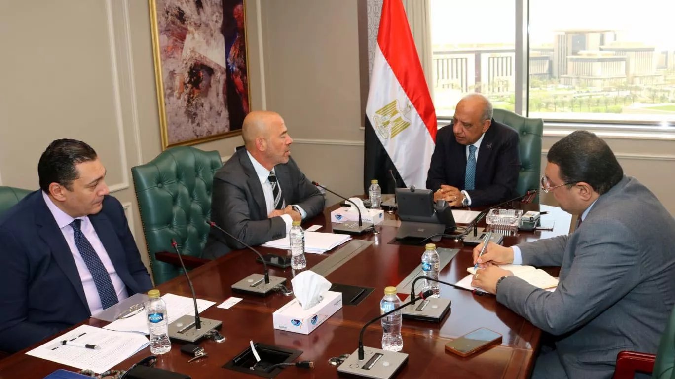 وزير الكهرباء يجتمع مع رئيس مجلس إدارة مجموعة إنكوم