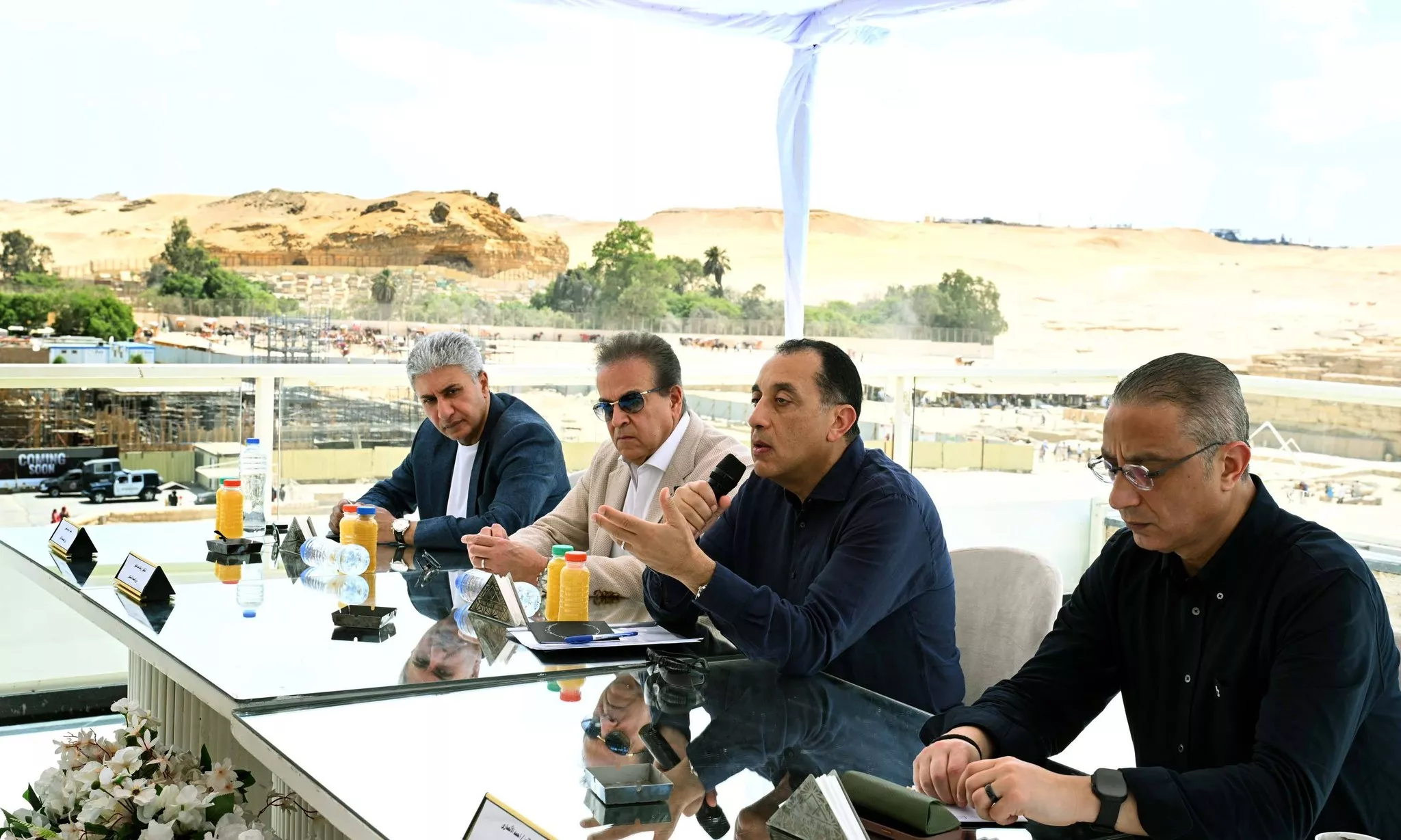 رئيس الوزراء يلتقى أهالي نزلة السمان لمناقشة مخططات تطوير المنطقة