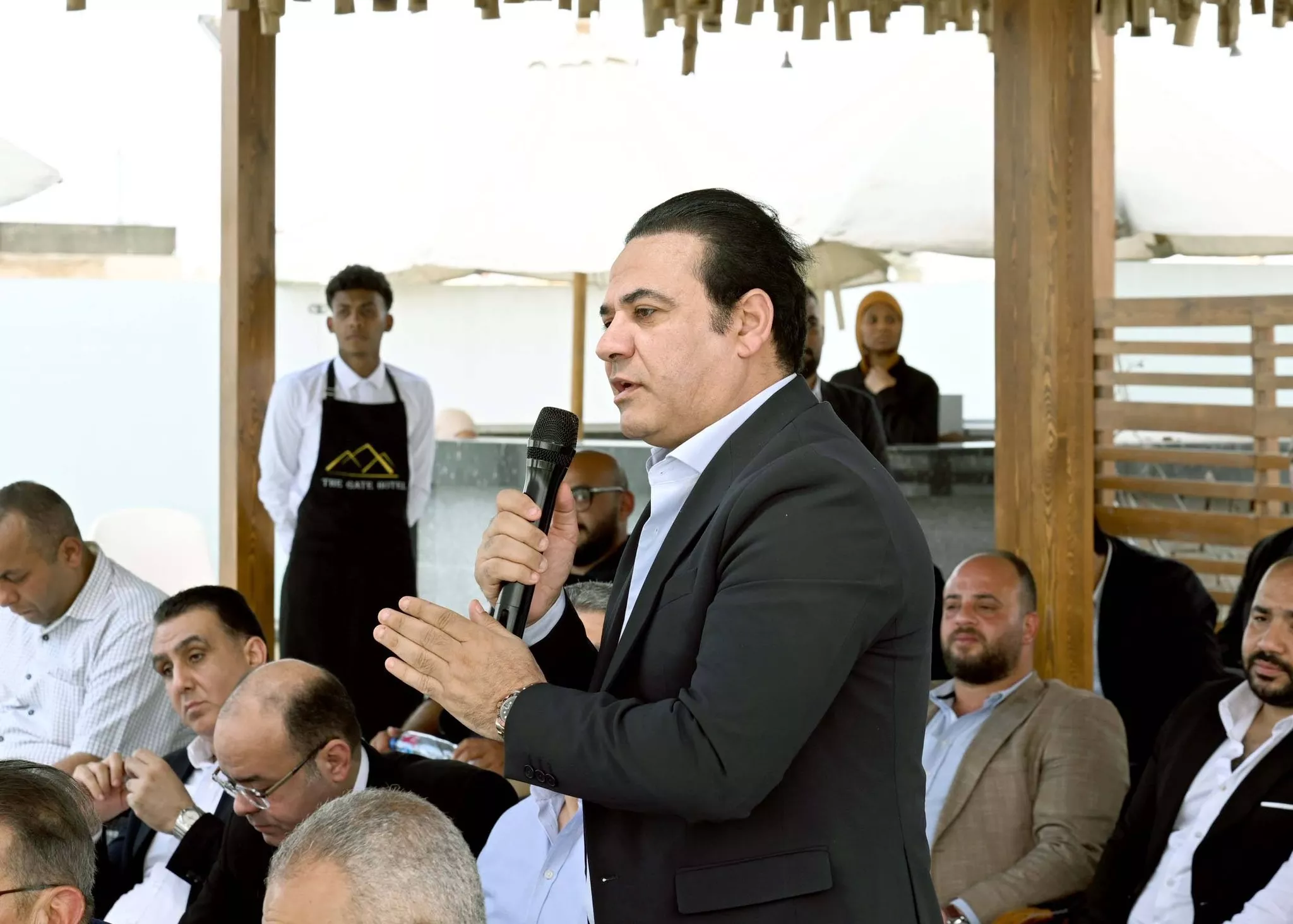 رئيس الوزراء يلتقى أهالي نزلة السمان لمناقشة مخططات تطوير المنطقة