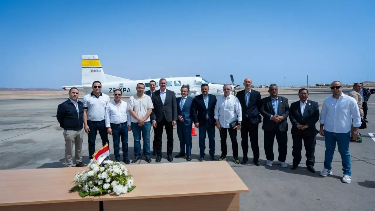 وزير البترول يشهد التوقيع بالأحرف الأولى على عقد المسح الجوي الشامل لثروات مصر التعدينية