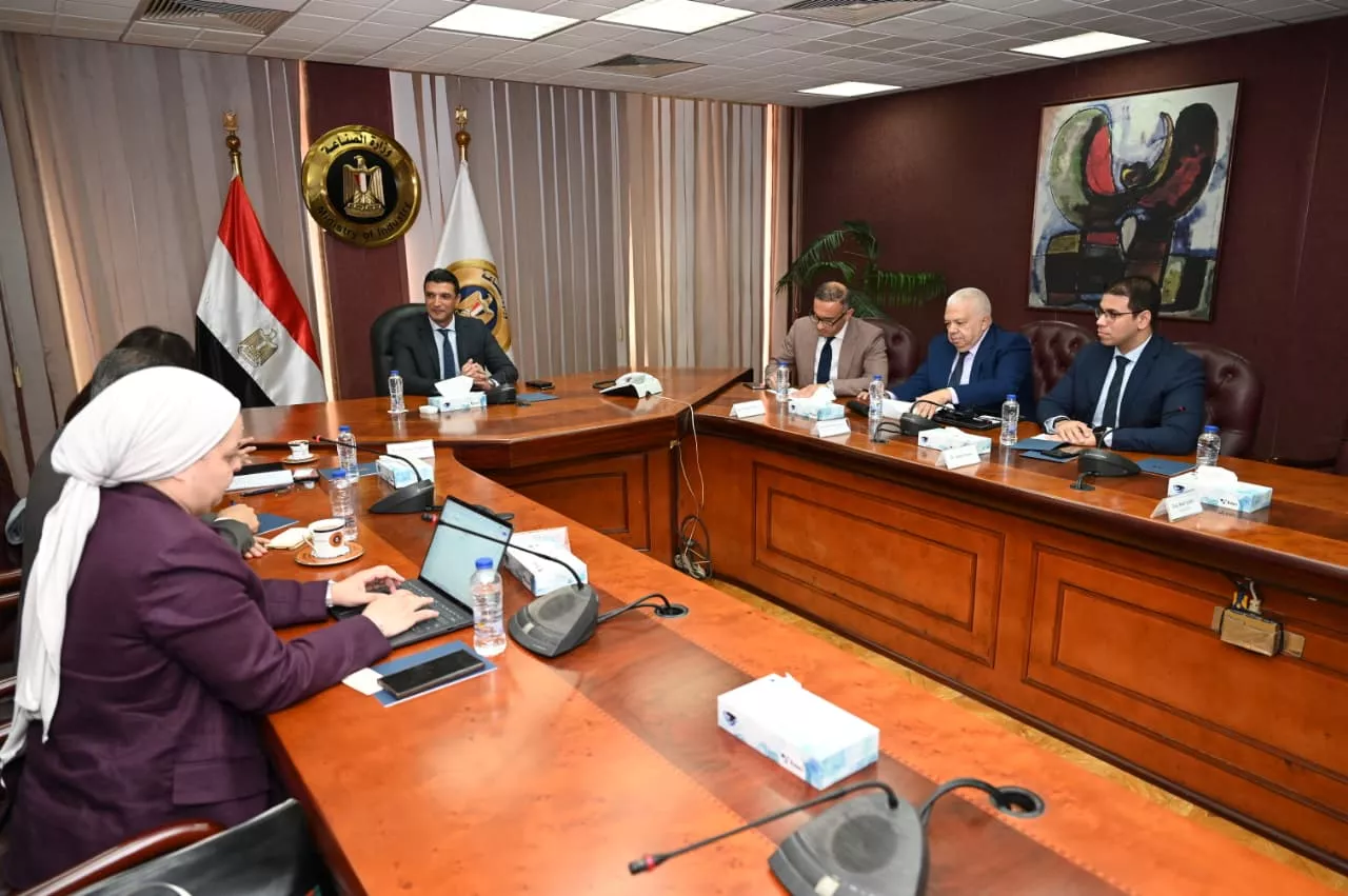 وزير الصناعة يجتمع مع الممثلة المقيمة لبرنامج الأمم المتحدة الإنمائي