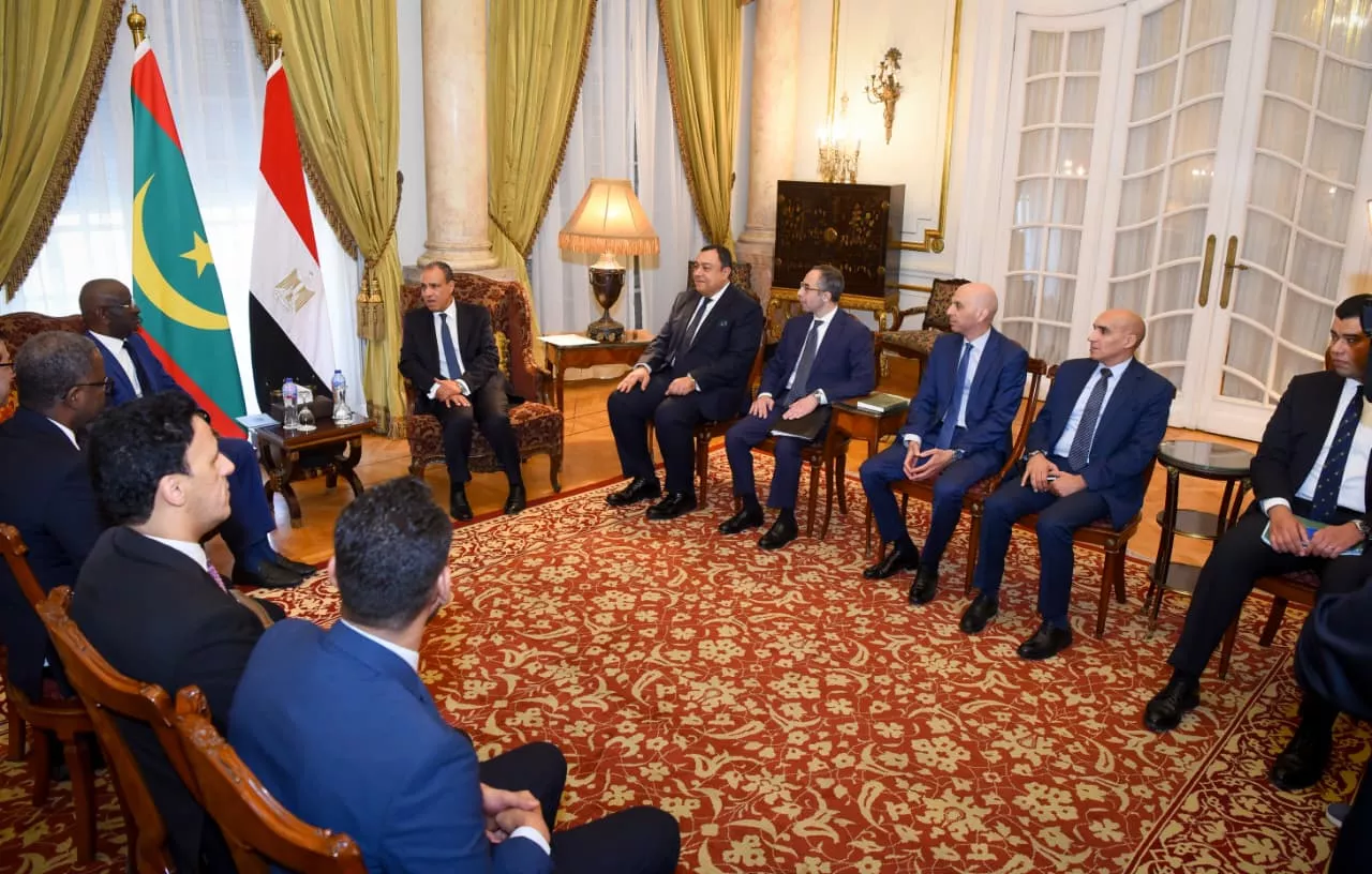 وزير الخارجية يعقد جلسة مباحثات مع نظيره الموريتاني