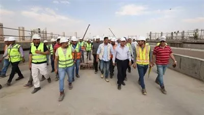 وزير النقل يتفقد مشروع الخط الأول من شبكة القطار الكهربائى السريع