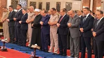 الرئيس السيسي يؤدي صلاة عيد الأضحى بمسجد الرحمن الرحيم