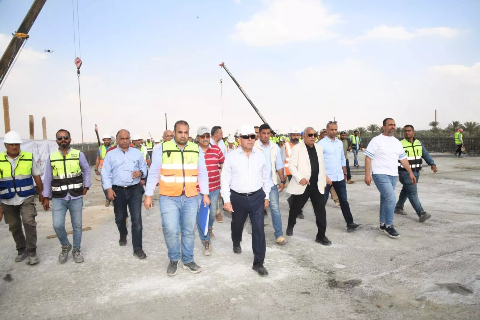 وزير النقل يتفقد مواقع العمل بمشروع الخط الأول من شبكة القطار السريع
