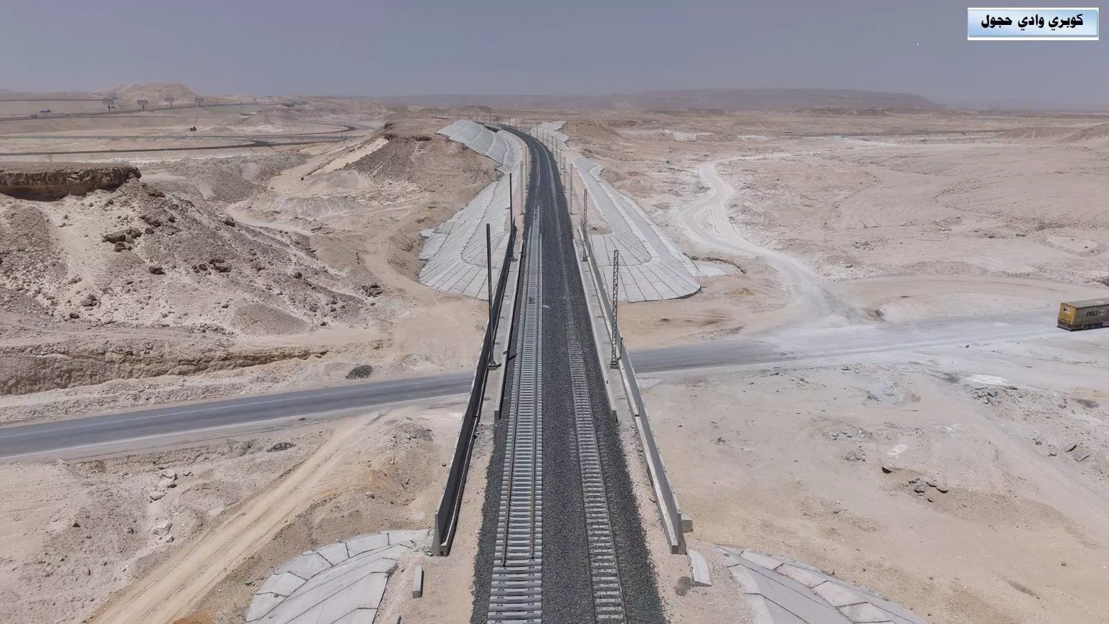 وزير النقل يتفقد مواقع العمل بمشروع الخط الأول من شبكة القطار السريع