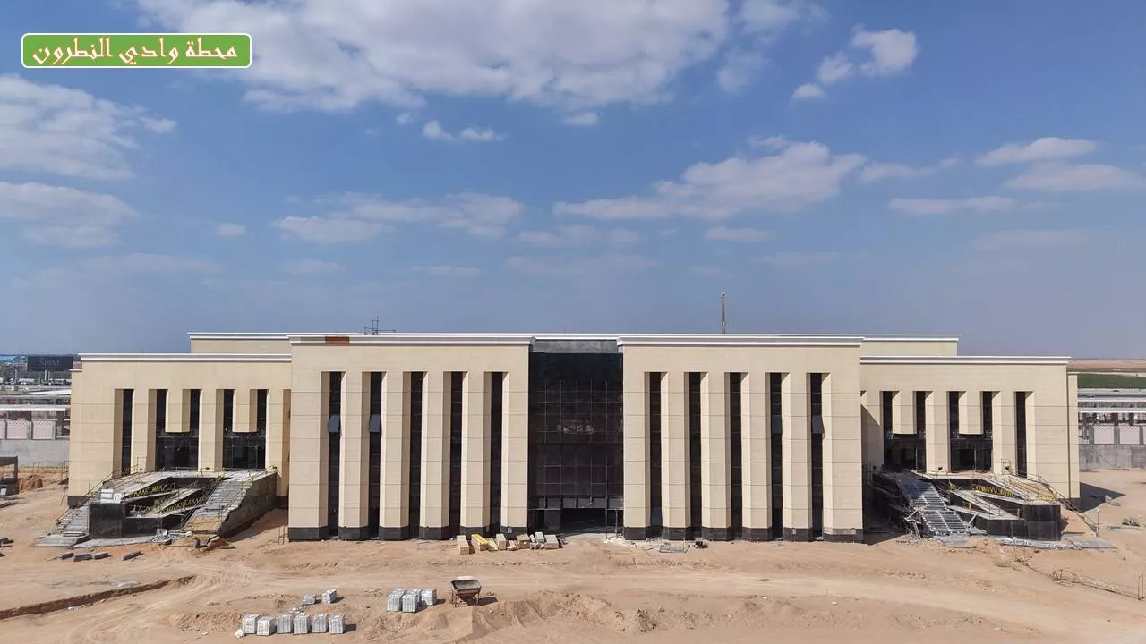 وزير النقل يتفقد مواقع العمل بمشروع الخط الأول من شبكة القطار السريع