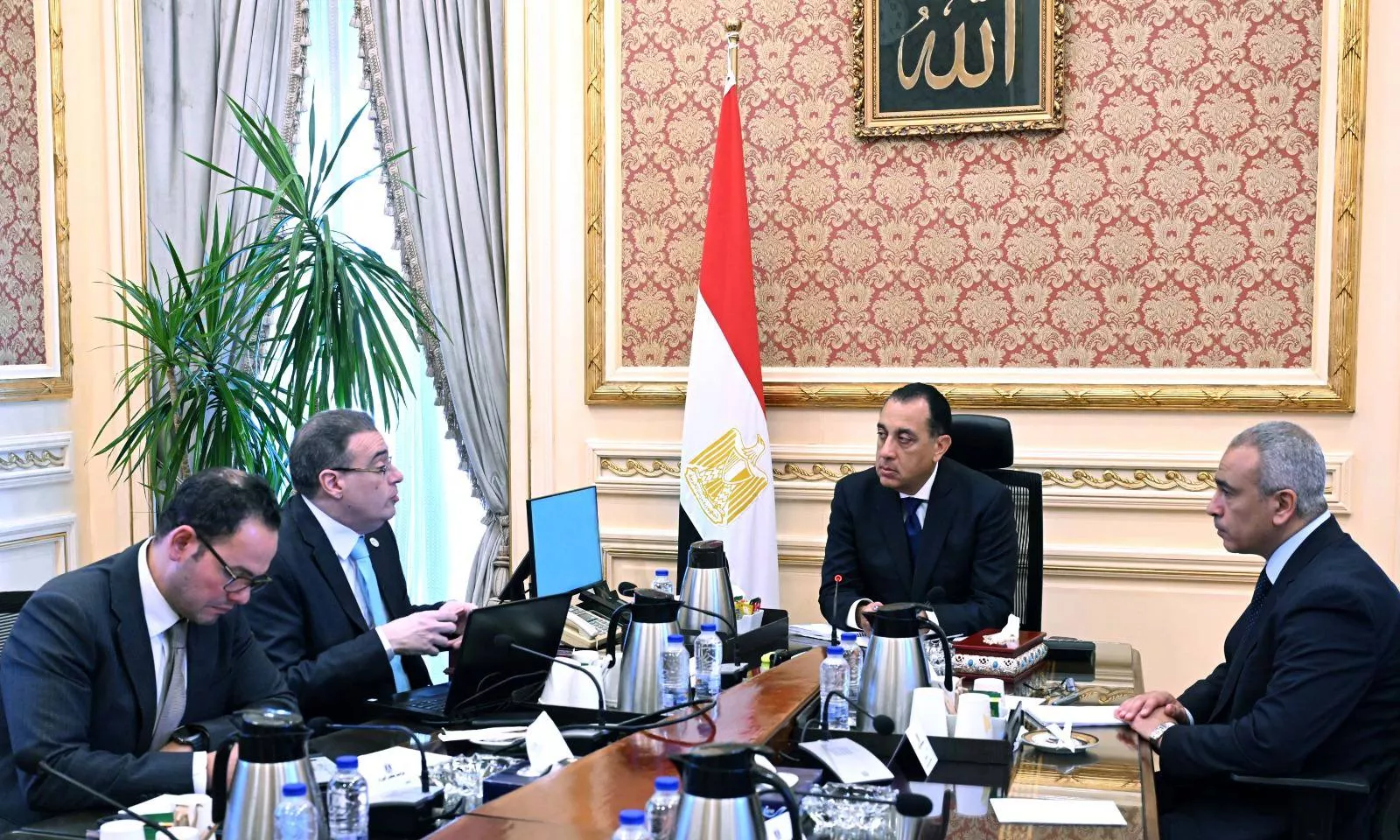 رئيس الوزراء يجتمع مع رئيس الجهاز المركزي للتنظيم والإدارة