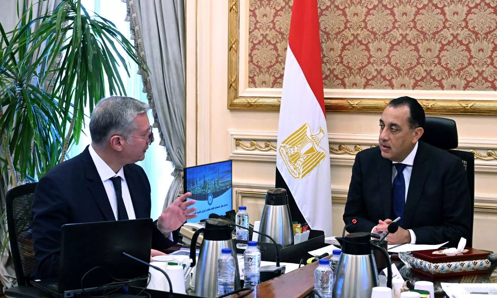 رئيس الوزراء يجتمع مع وزير البترول