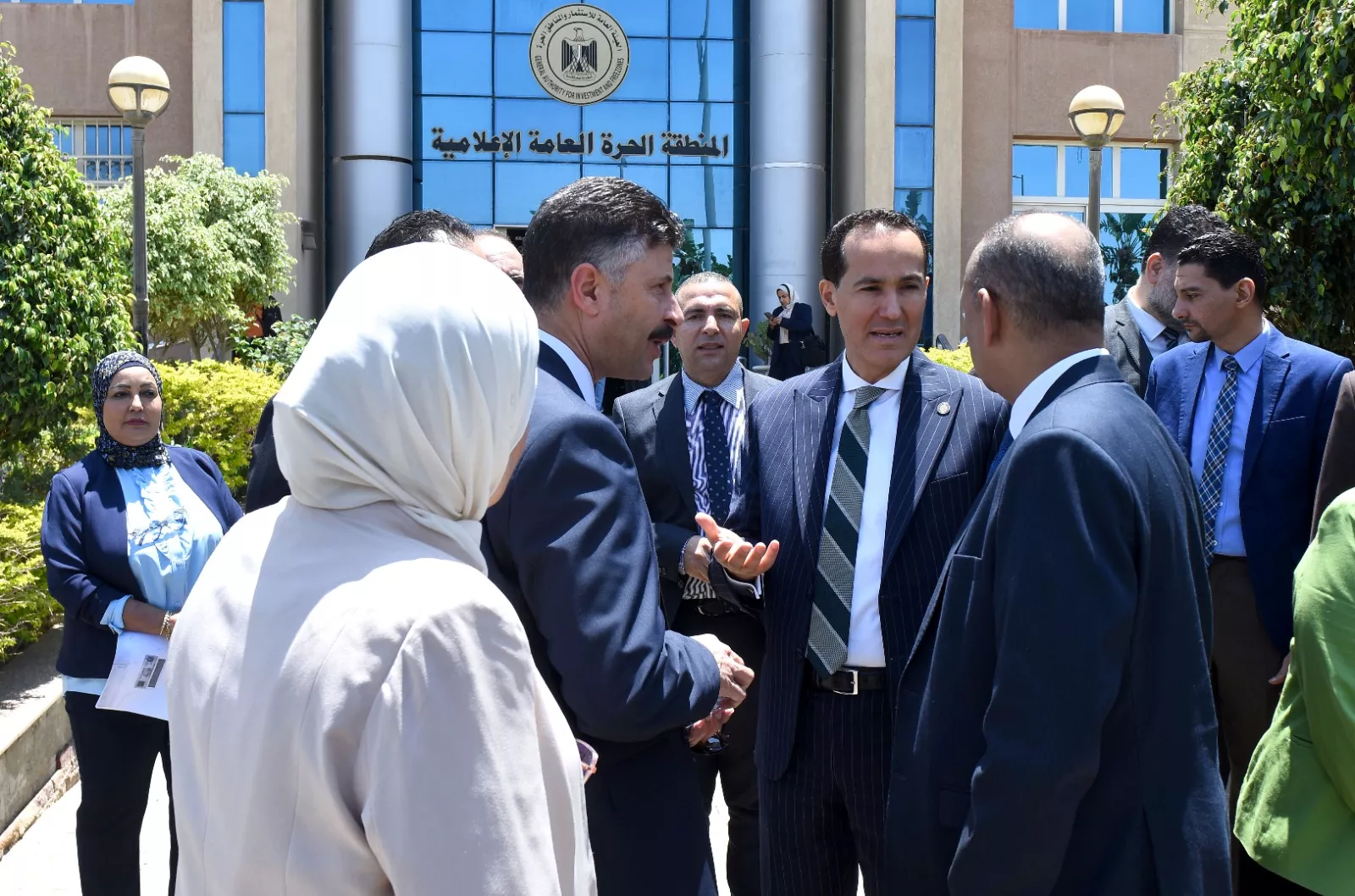 رئيس هيئة الاستثمار يتفقد مركز خدمات المستثمرين