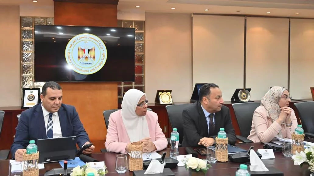 وزير الاستثمار يجتمع مع سفيرة الاتحاد الأوروبي
