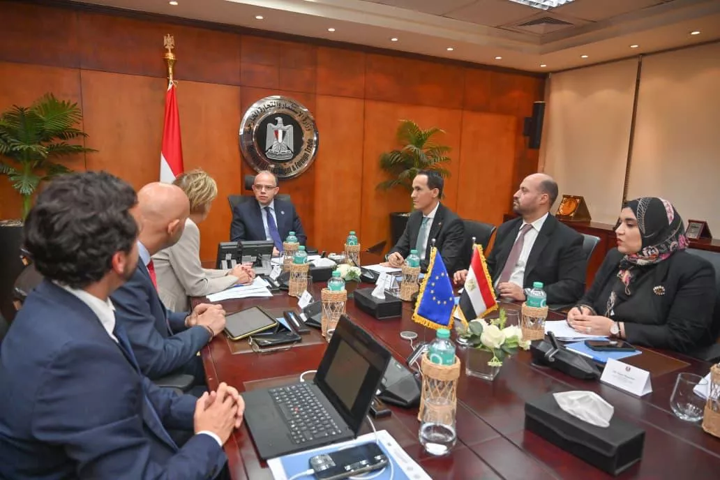 وزير الاستثمار يجتمع مع سفيرة الاتحاد الأوروبي