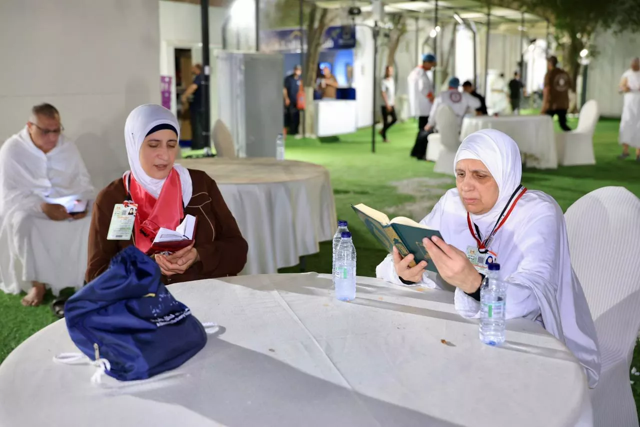 رئيس بعثة حج الجمعيات الأهلية يتفقد مخيمات عرفات