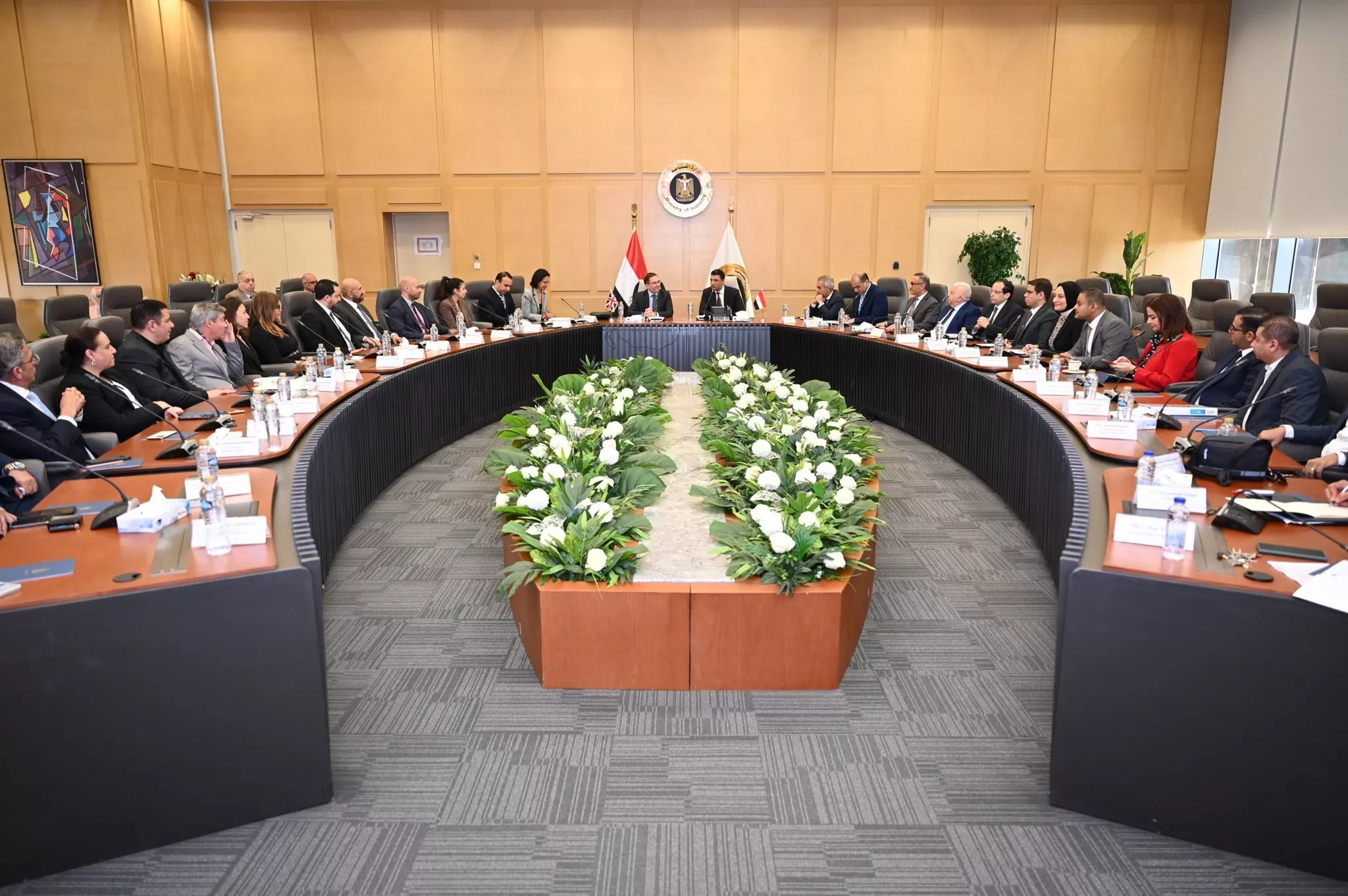 وزارة الصناعة تستضيف مائدة مستديرة للشركات البريطانية