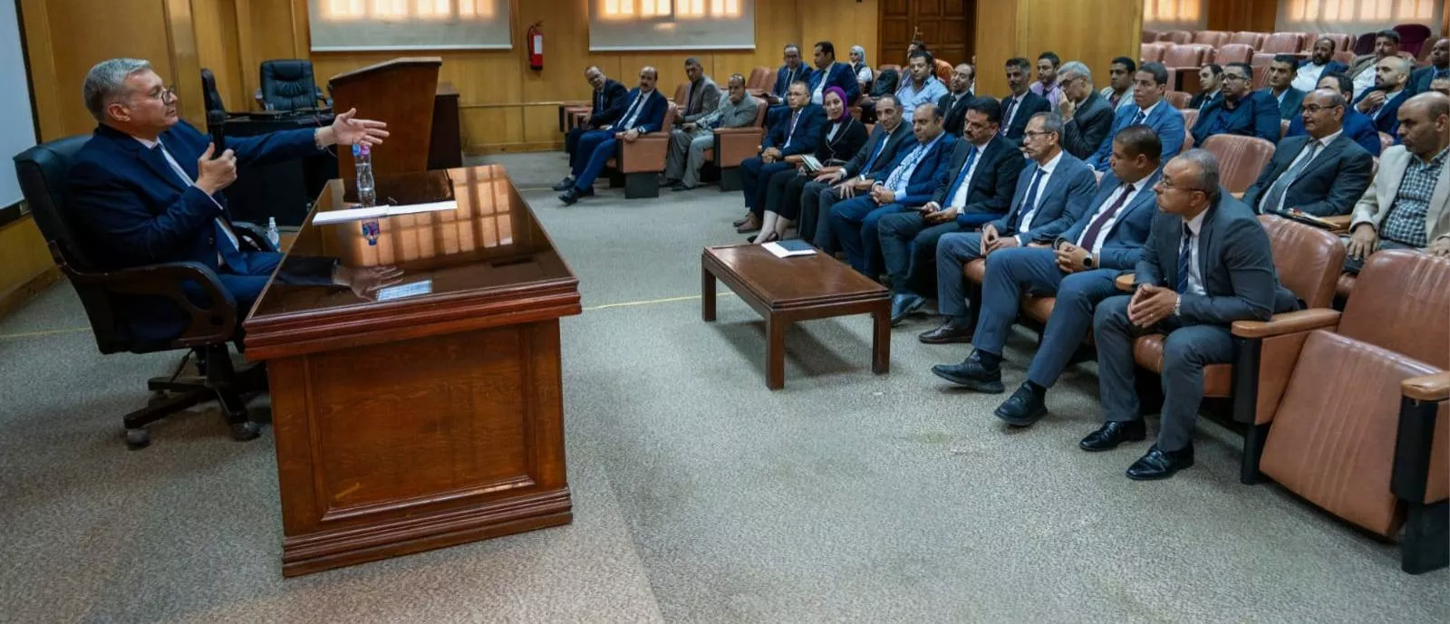 وزير البترول يلتقي بالكوادر الشابة