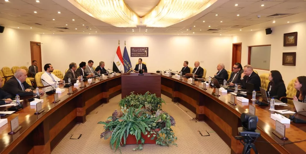 وزير الاتصالات يجتمع مع مجلس إدارة غرفة صناعة تكنولوجيا المعلومات والاتصالات