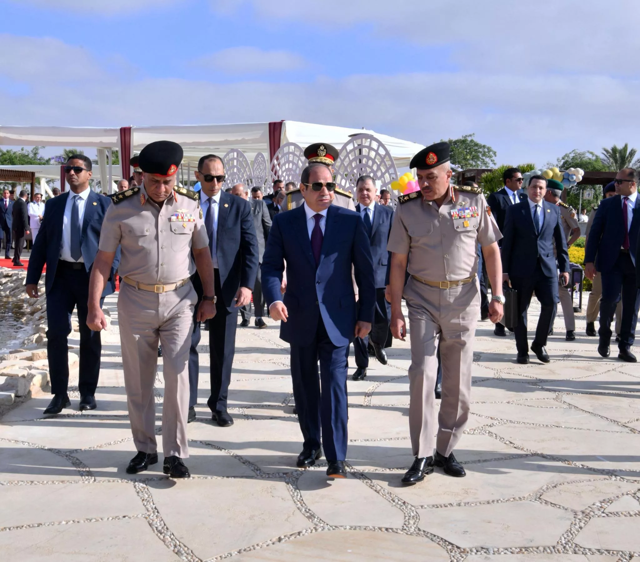 الرئيس السيسي يؤدي صلاة العيد بمسجد الرحمن الرحيم