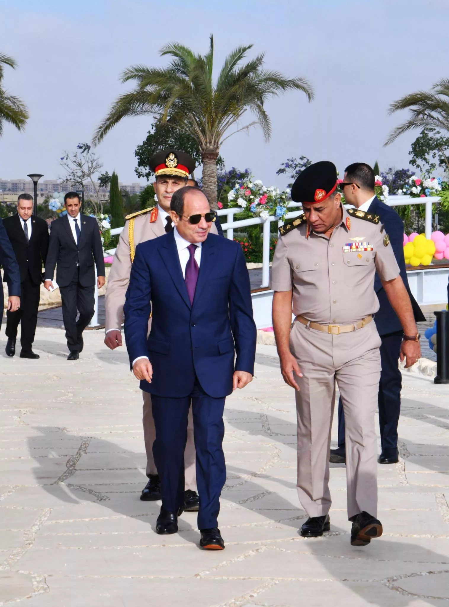 الرئيس السيسي يؤدي صلاة العيد بمسجد الرحمن الرحيم