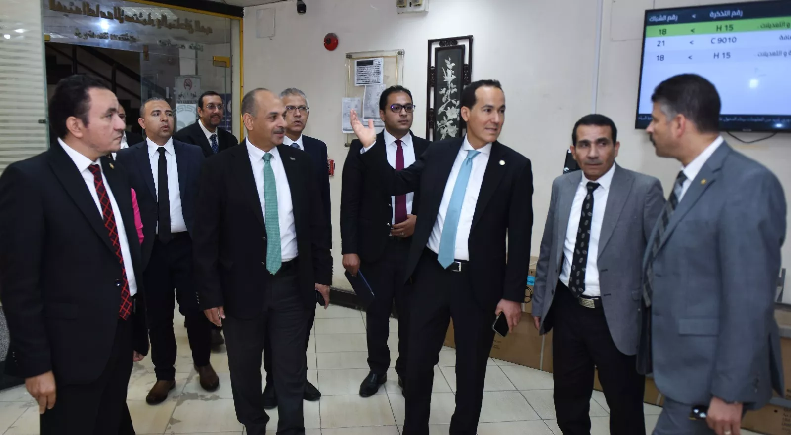 رئيس هيئة الاستثمار يتفقد مركز خدمات المستثمرين بمدينة العاشر من رمضان