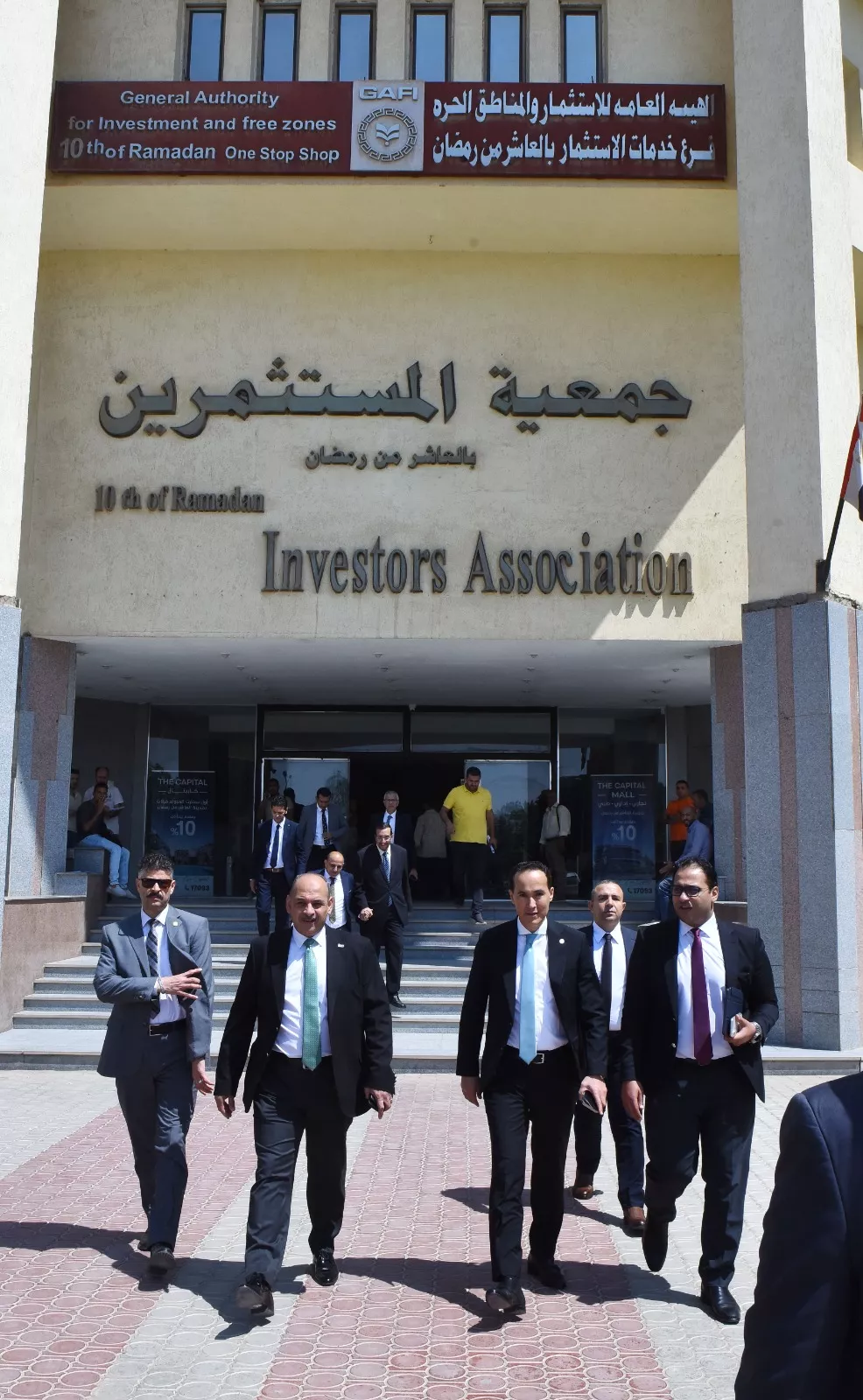 رئيس هيئة الاستثمار يتفقد مركز خدمات المستثمرين بمدينة العاشر من رمضان