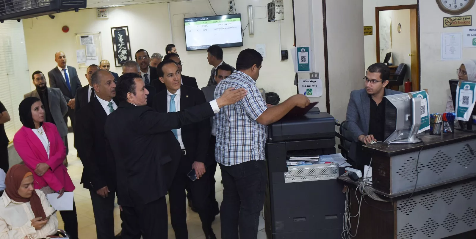 رئيس هيئة الاستثمار يتفقد مركز خدمات المستثمرين بمدينة العاشر من رمضان