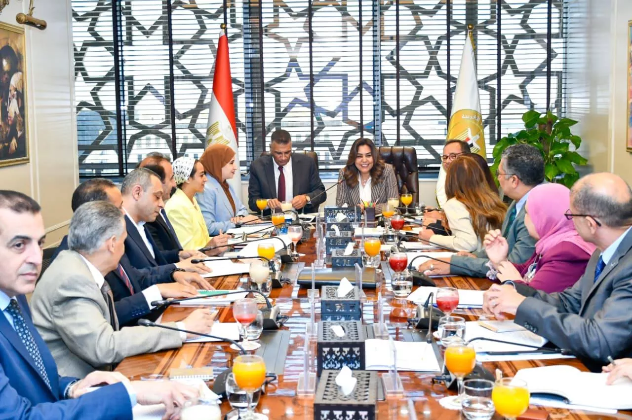 وزيرة التنمية المحلية تترأس اجتماع الثاني للجنة تسيير أعمال مشروع جرين شرم
